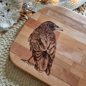 Dein handgefertigtes Schneidebrett (400 x 200 x 18mm) mit Lederriemen und individuellem Wunschmotiv